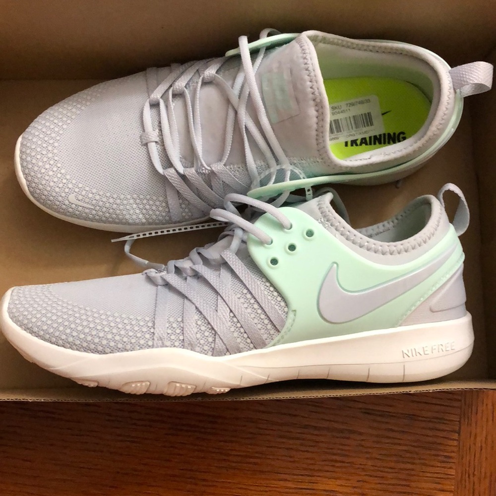 NWT! Nike Free TR 7